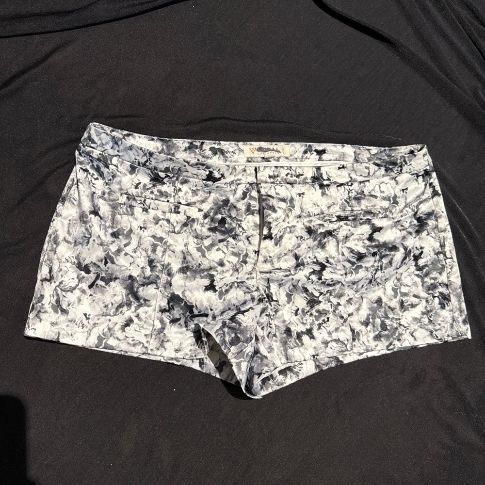 New Guess Black White Floral Detail Dressy Shorts 8 M